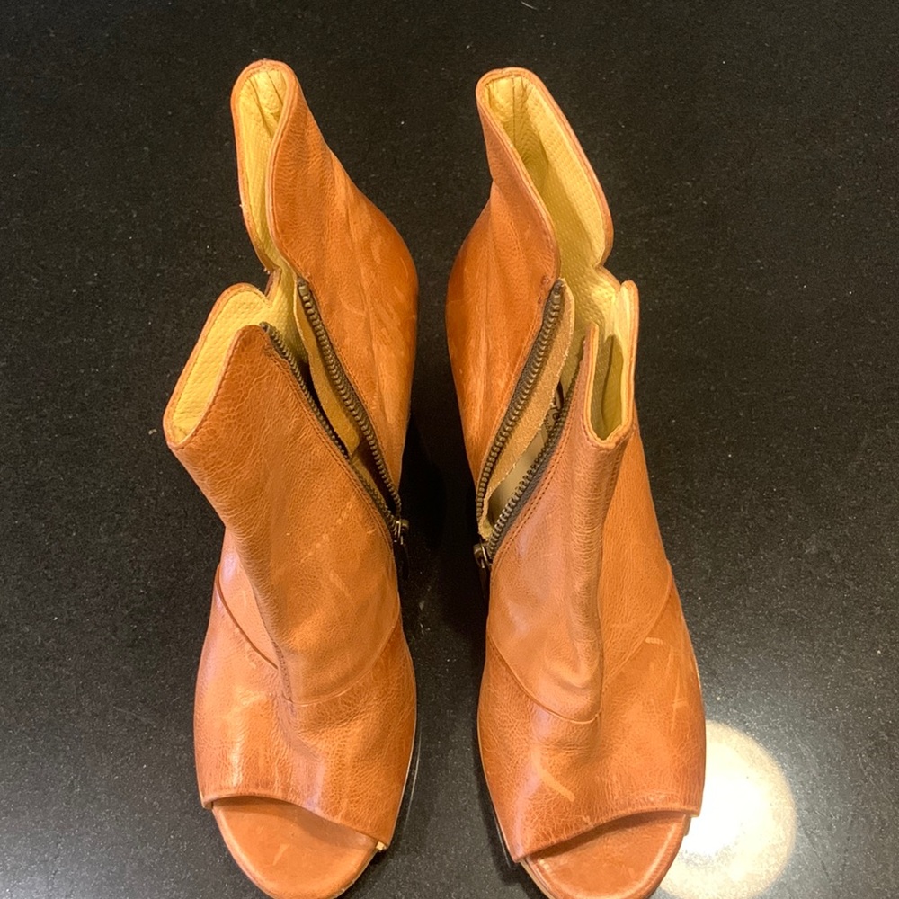 Paul Green Tan Bootie Sandals Size 9